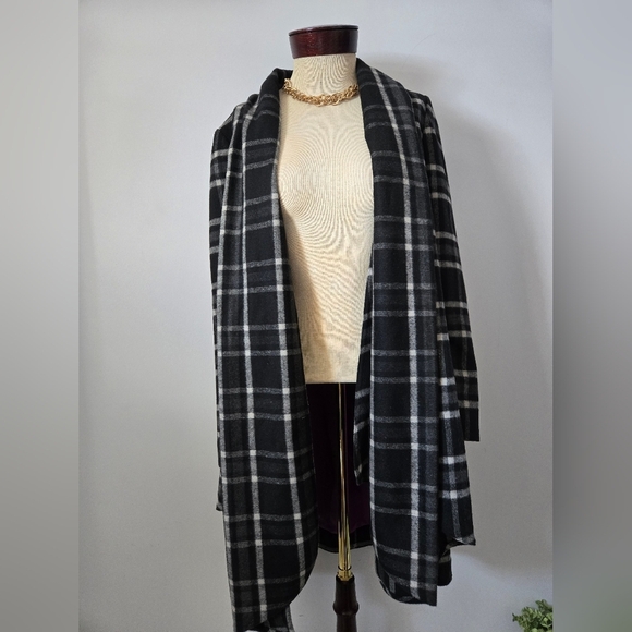 MARIO SERRANI Black, Grey Plaid Wrap Coat, Attached Scarf.Purple Silky Lining.8 - Picture 7 of 15